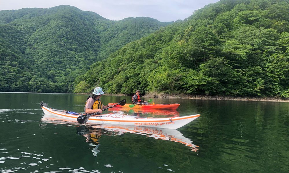秋限定 清流荒川で紅葉が楽しめるカヤック