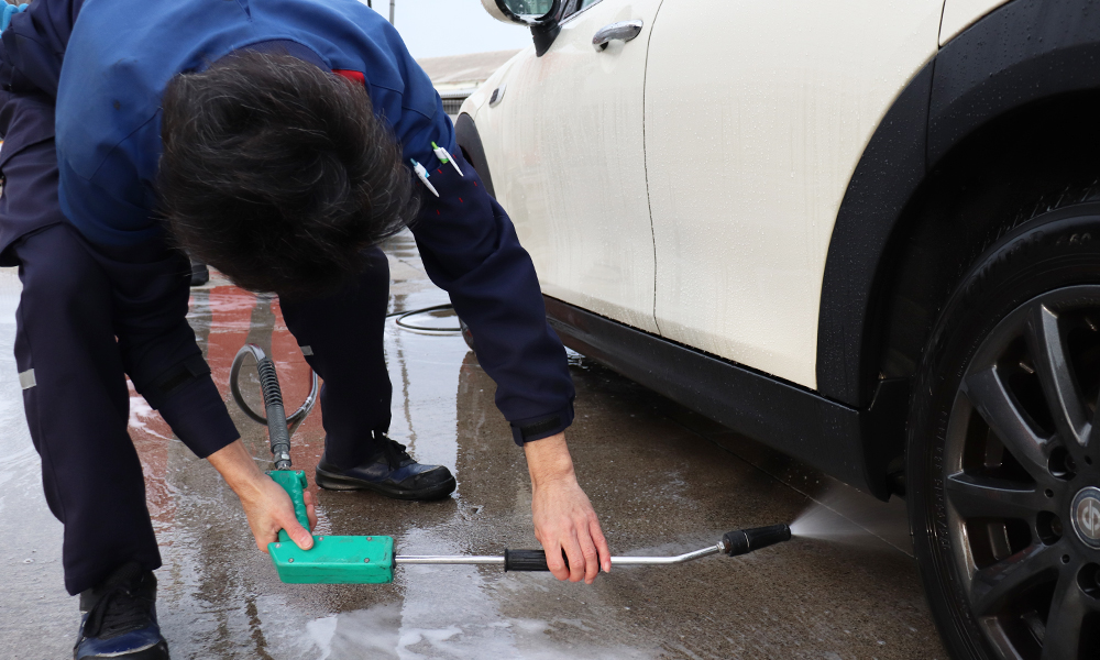 手洗い洗車（撥水仕上げ）＋アンダーウォッシュ