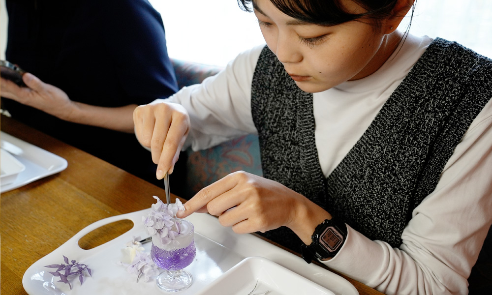 手のひらサイズのグラスサシェ作り